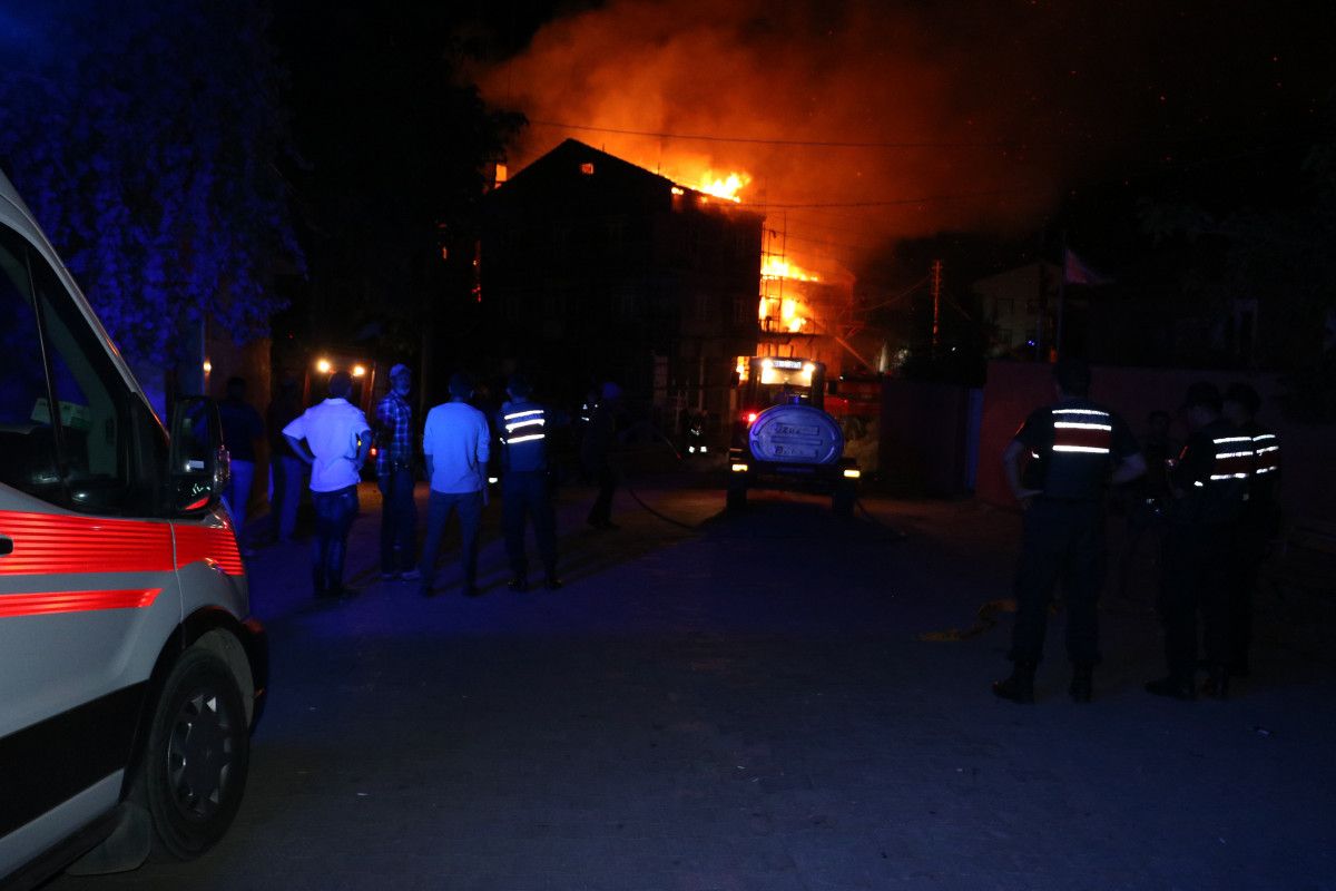 Afyonkarahisar da yangın: 3 ev küle döndü #5
