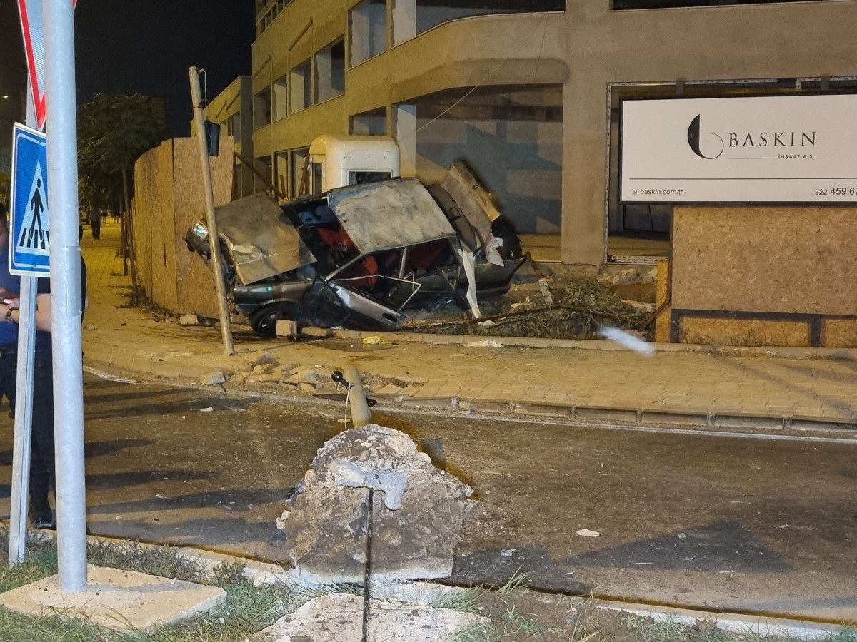 Adana da takla atan otomobildeki baba öldü, çocukları yaralandı #1