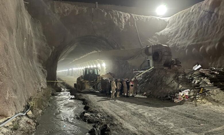 Van'da inşaatı süren tünelde göçük