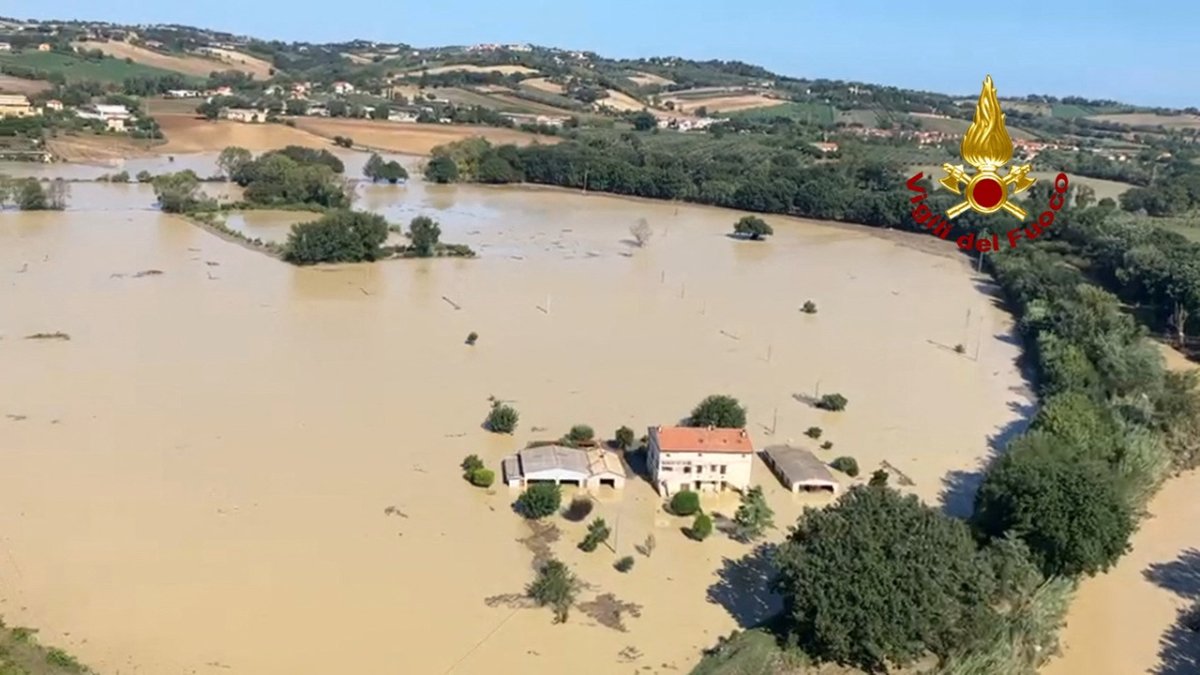 İtalya’da fırtına ve sel: Can kaybı 10’a yükseldi #2