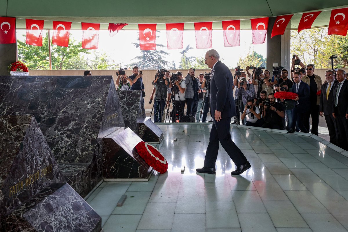 Kemal Kılıçdaroğlu ndan Adnan Menderes in mezarına ziyaret  #3