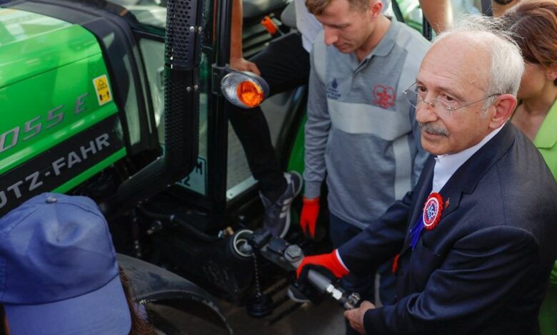 CHP'nin mazot dağıtım töreninde traktöre mazot verilemedi