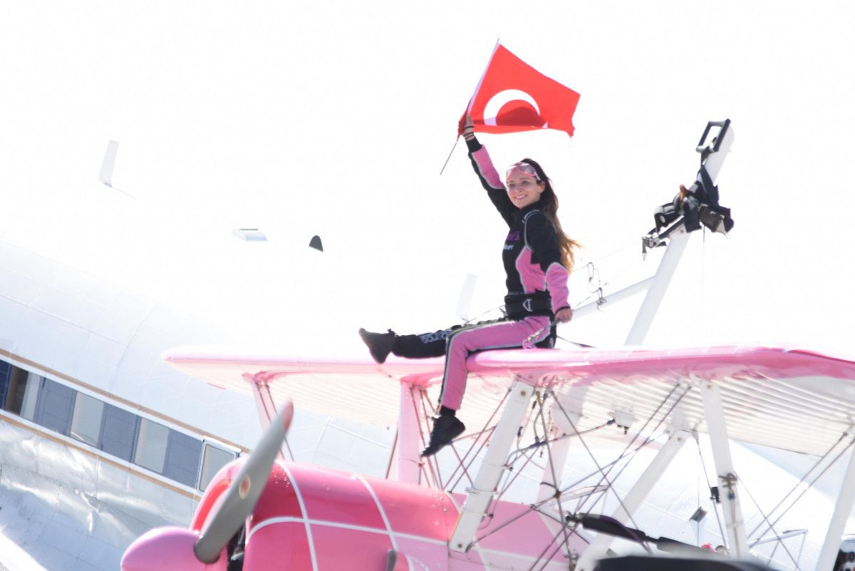 Eskişehir de havacılık gösterisinde kanatta yürüyüş şovu #8