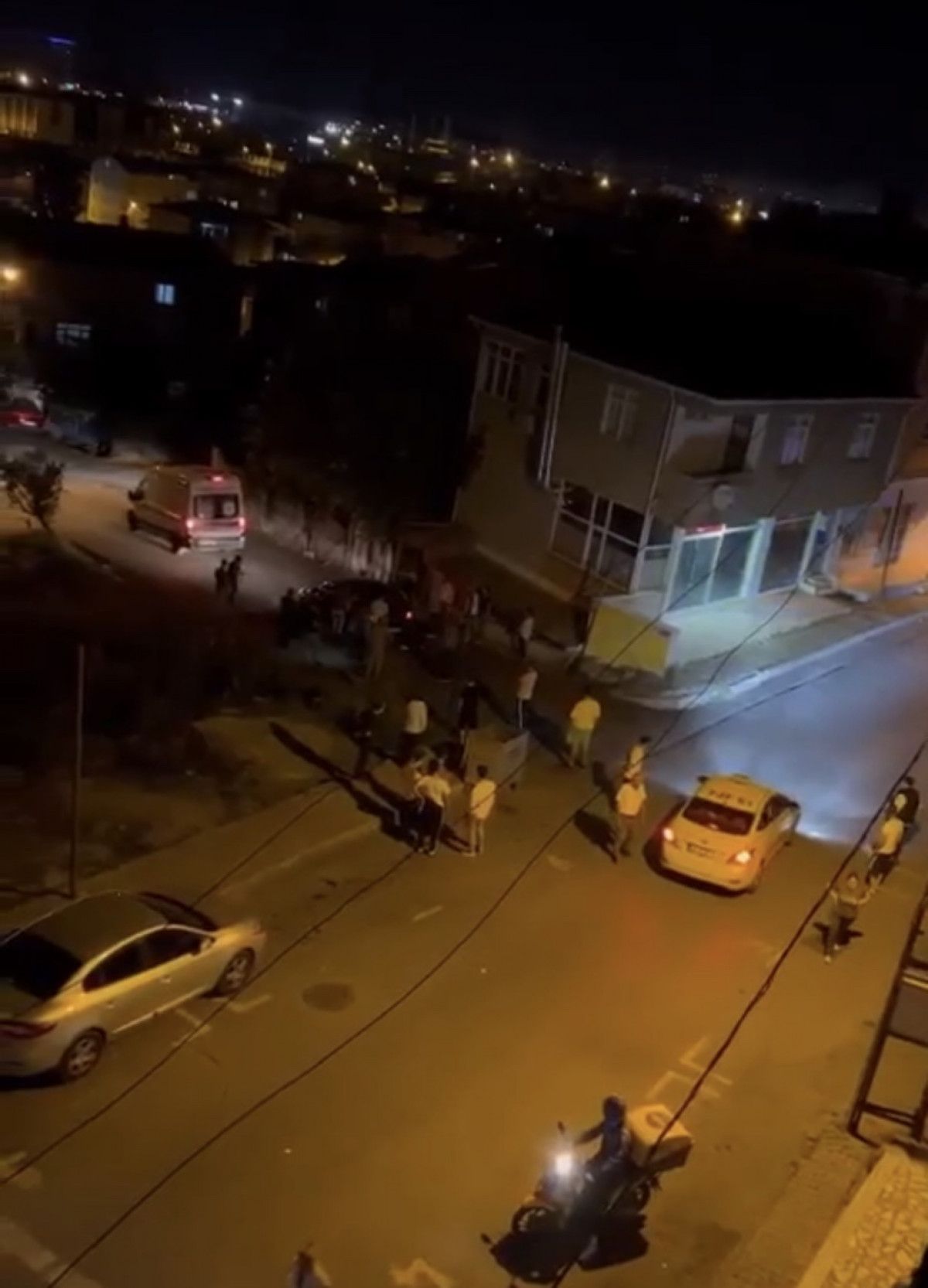 Ataşehir de sözlü tartışma silahlı kavgaya dönüştü: 2 yaralı  #3