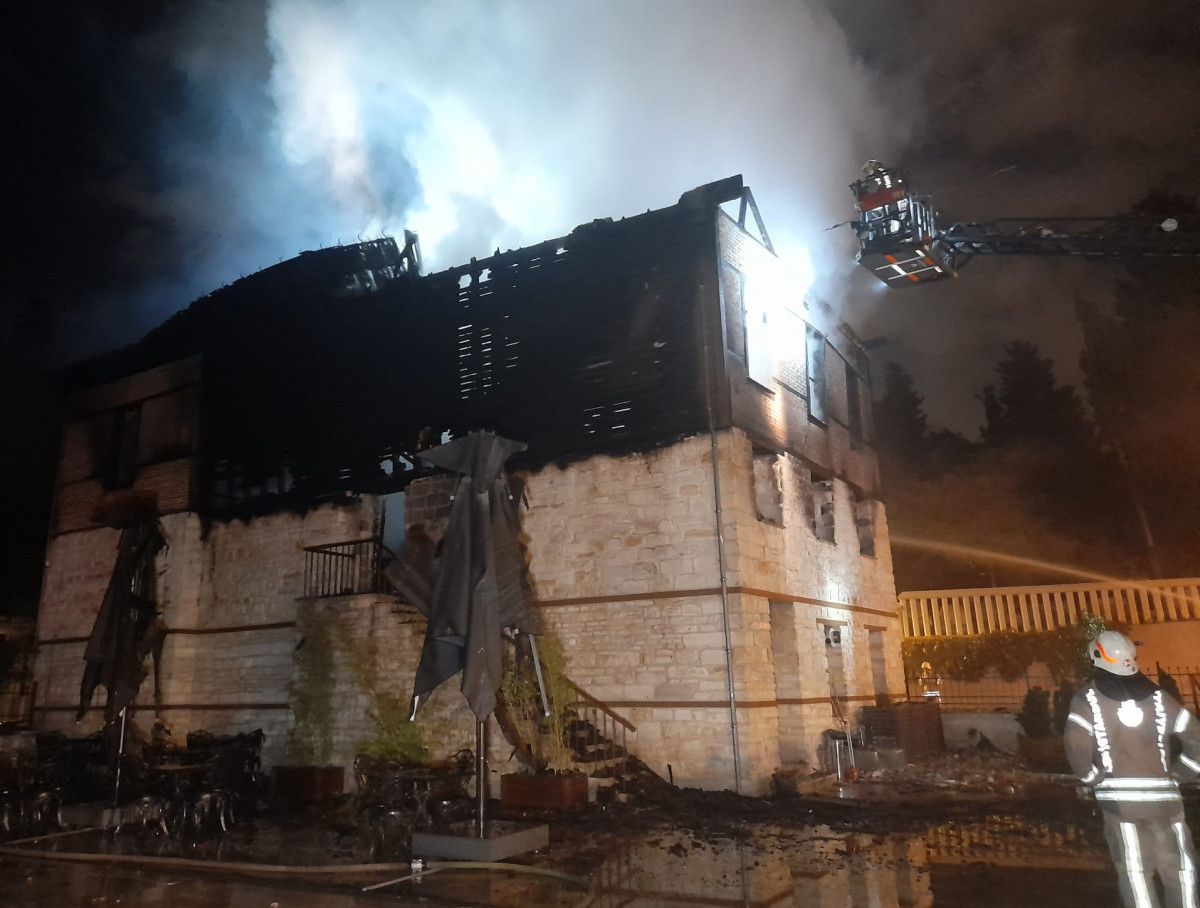 Zeytinburnu nda Tarihi Merkezefendi Fırını nda yangın #6
