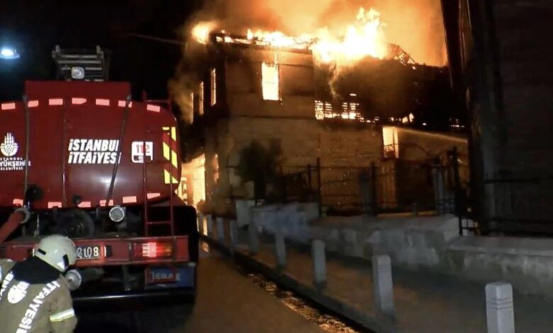 Zeytinburnu'nda Tarihi Merkezefendi Fırını'nda yangın