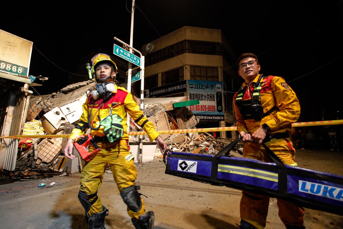Tayvan’da deprem: Spor salonunun çatısı, sporcuların üzerine çöktü #5