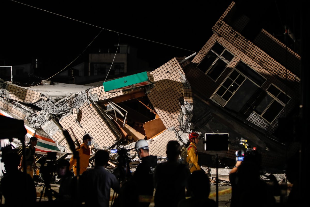 Tayvan’da deprem: Spor salonunun çatısı, sporcuların üzerine çöktü #4