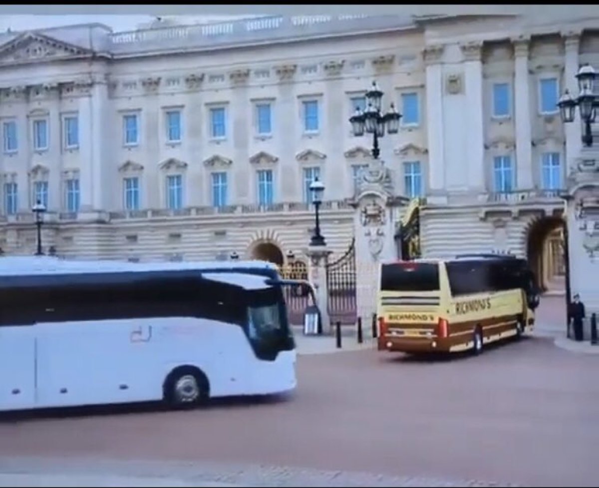 Kraliçe Elizabeth in cenaze törenine Biden dışındaki liderler otobüsle taşındı #5