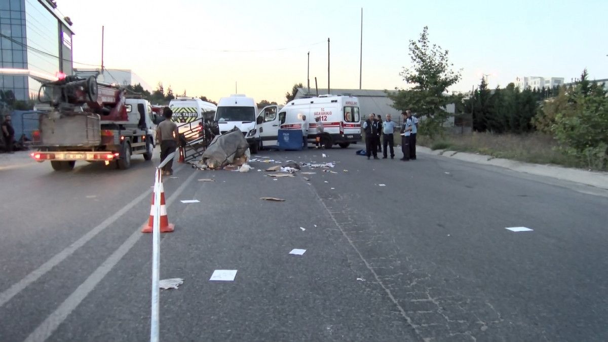 Esenyurt’ta minibüs motosiklete çarptı: 2 ölü #1