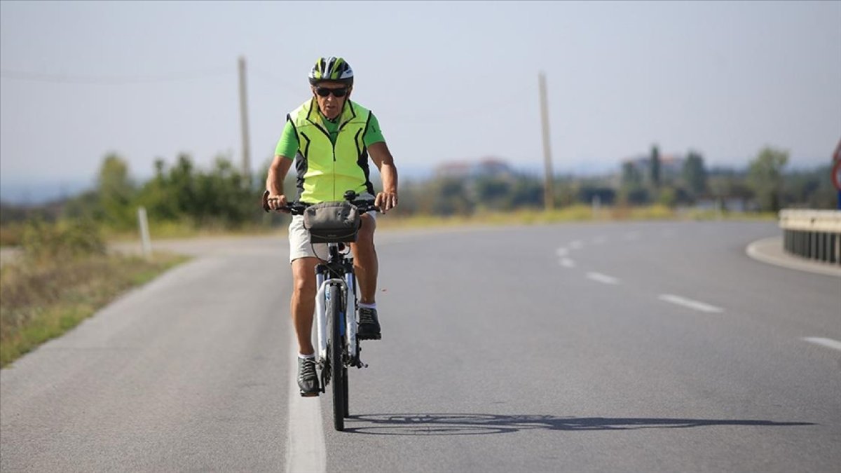 Kırklarelili emekli öğretmen, bisikletiyle günde 40 kilometre gidiyor #1