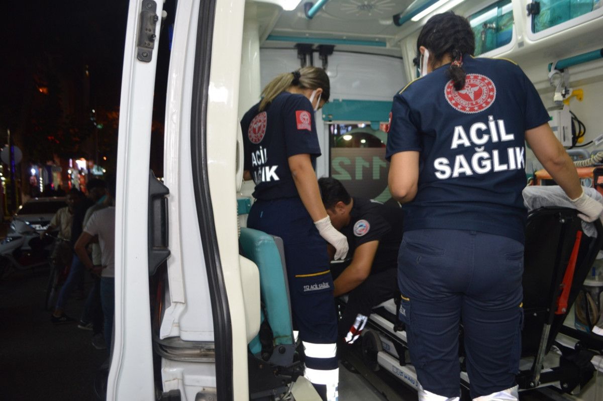 Adıyaman da kaza sonrası çıkan kavgayı ayırmak isteyen 3 polis yaralandı #2