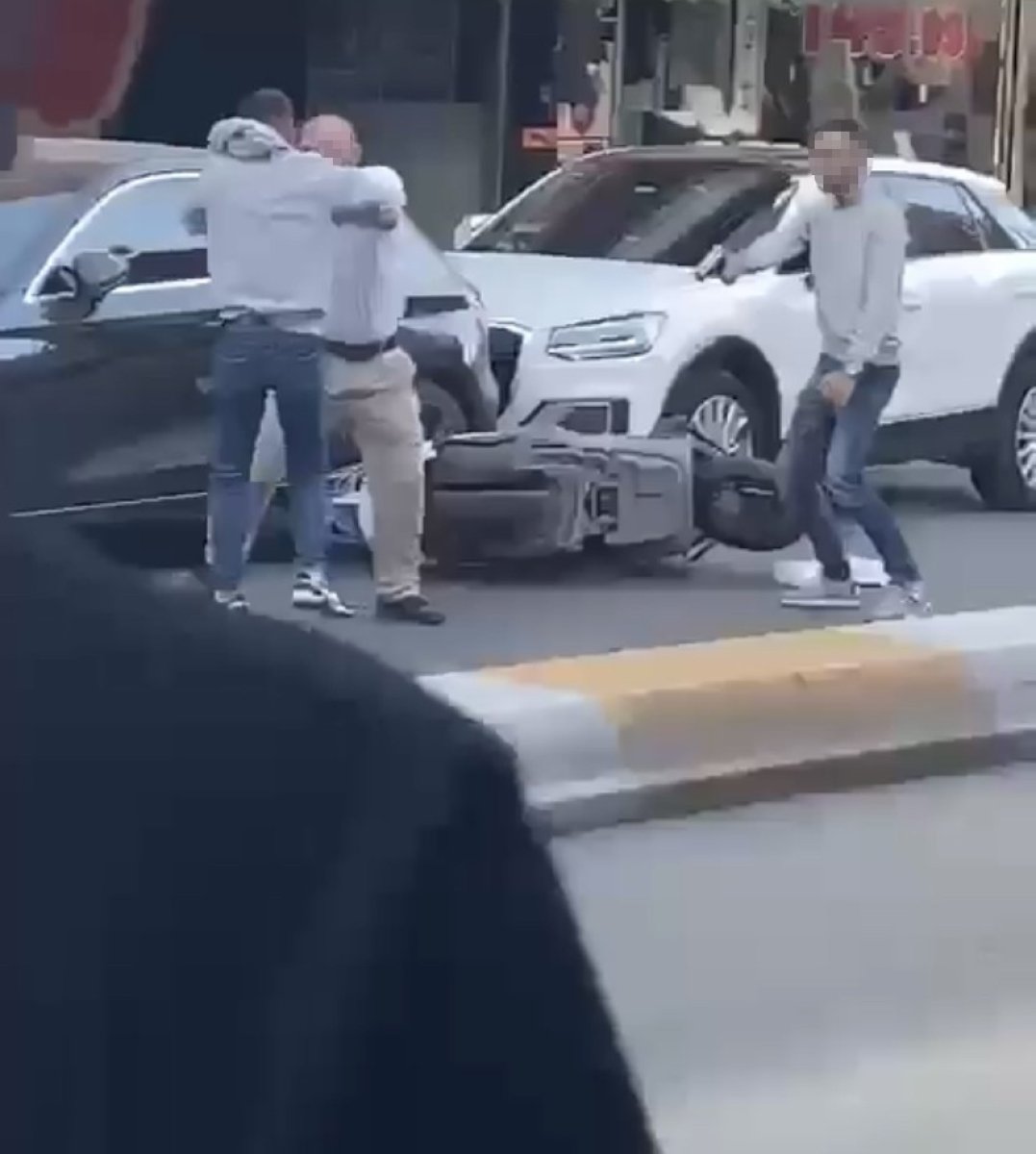 İstanbul’da cadde ortasında silahlı çatışma #1