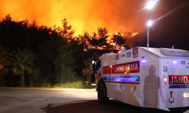 Marmaris'teki orman yangını, 19 saat sonra kontrol altında