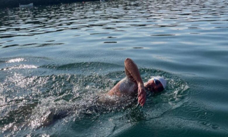 Master yüzücü Alsaran, İrlanda'da 19 kilometrelik parkuru yunuslarla yüzdü