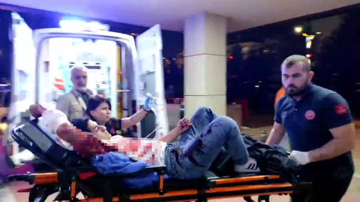 Kocaeli de kentin göbeğinde onlarca kişi birbirine girdi: 2 yaralı 4 gözaltı #2