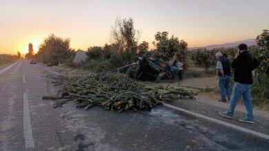 İzmir'de kamyon traktöre çarptı: 1 ölü 1 yaralı