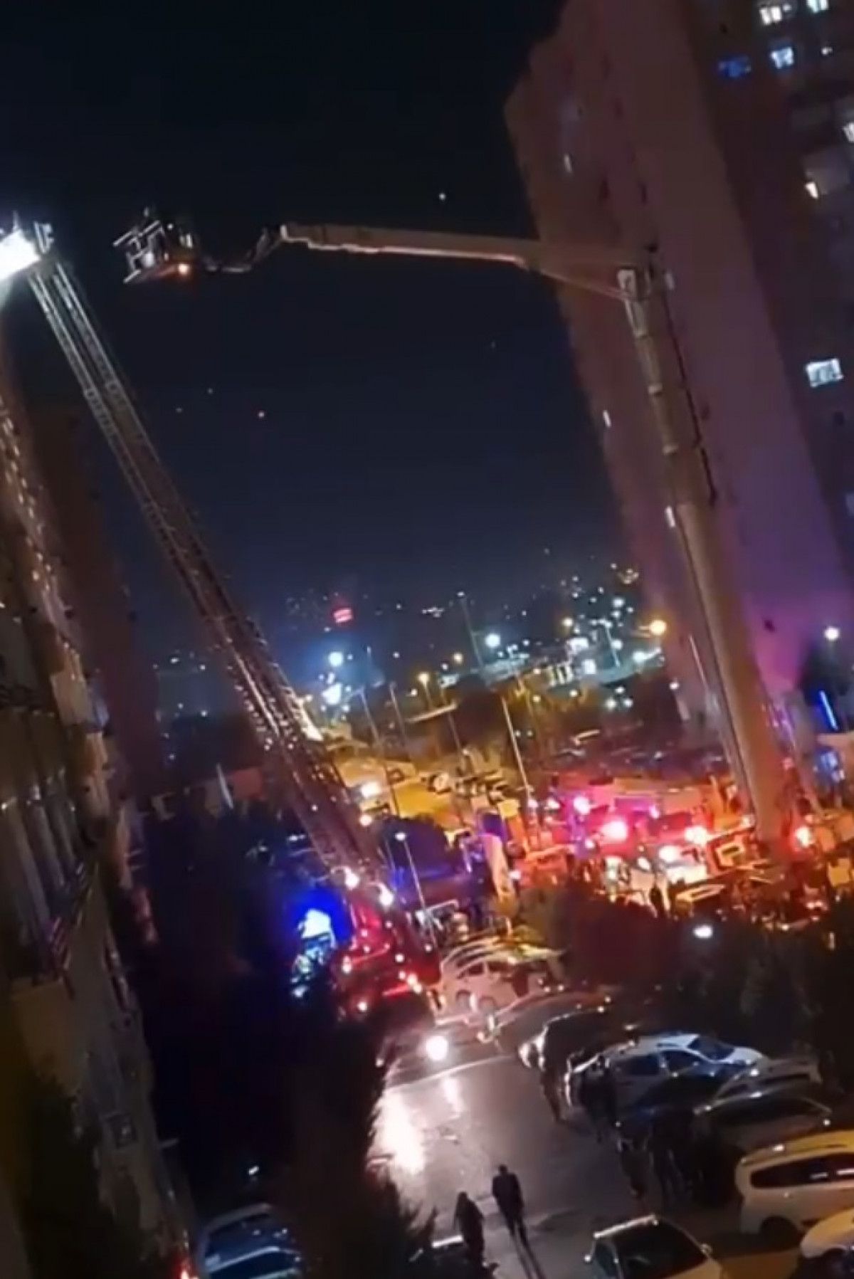 Ankara da 15 katlı binada yangın: 1 ölü #5