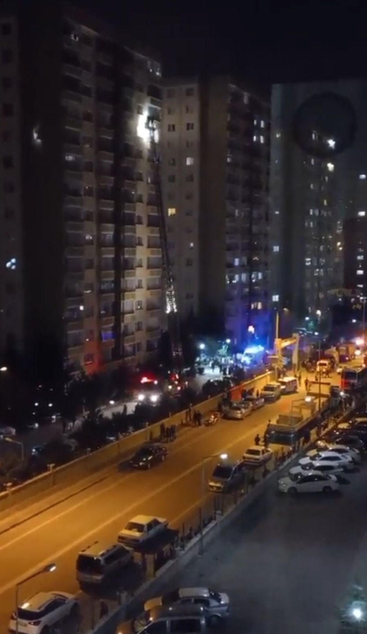 Ankara da 15 katlı binada yangın: 1 ölü #4