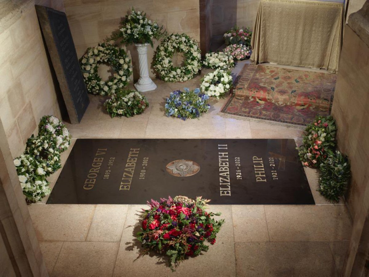 Kraliçe Elizabeth in mezar taşı yerleştirildi #2