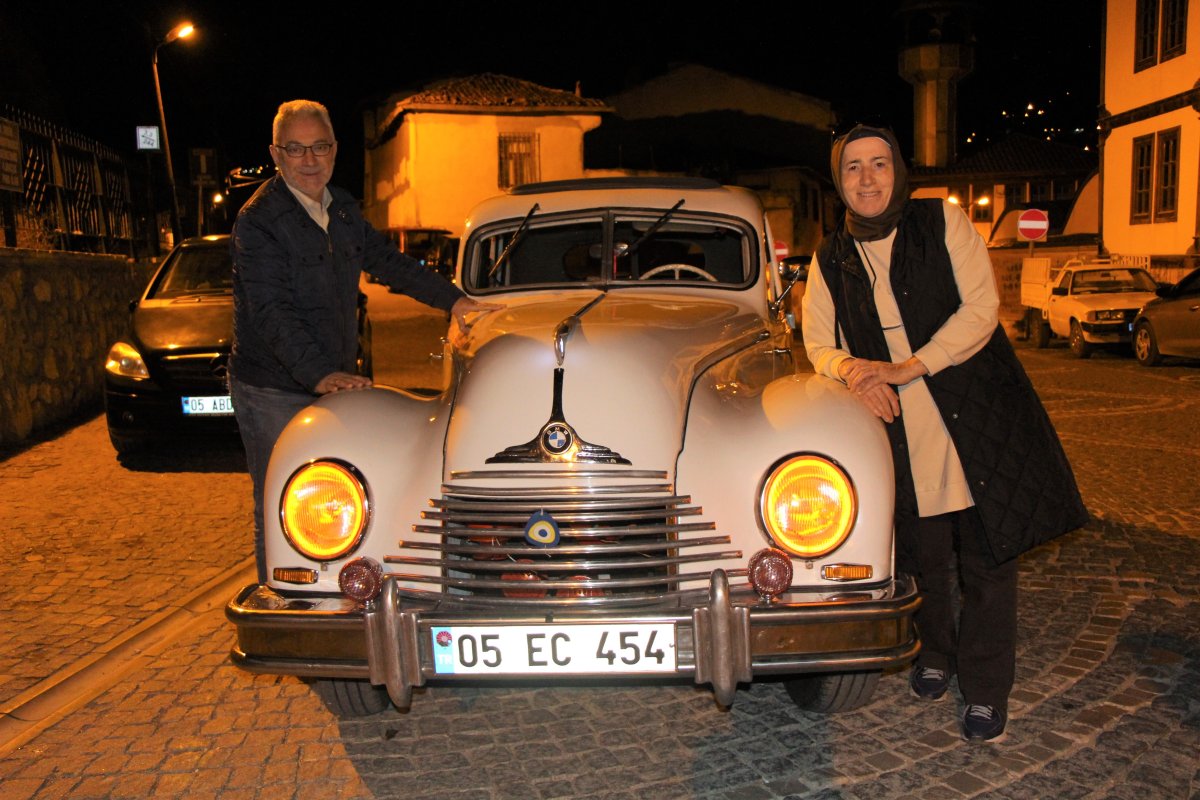 Amasya da benzeri görülmeyen 70 yıllık klasik otomobiline 1.5 milyon lira teklif ettiler #3
