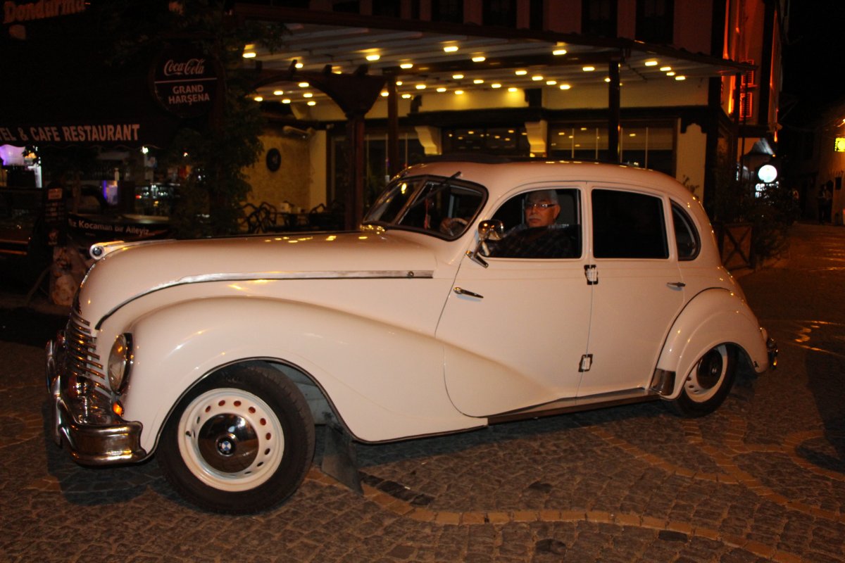 Amasya da benzeri görülmeyen 70 yıllık klasik otomobiline 1.5 milyon lira teklif ettiler #9
