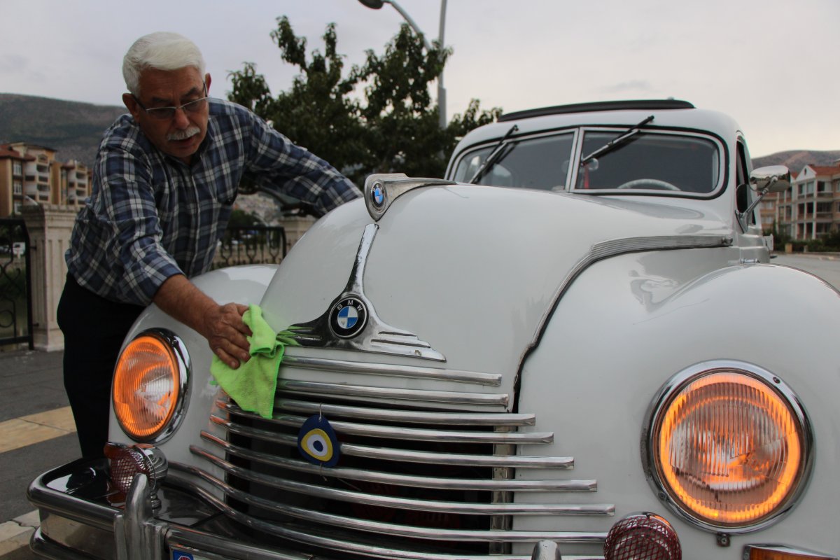 Amasya da benzeri görülmeyen 70 yıllık klasik otomobiline 1.5 milyon lira teklif ettiler #13