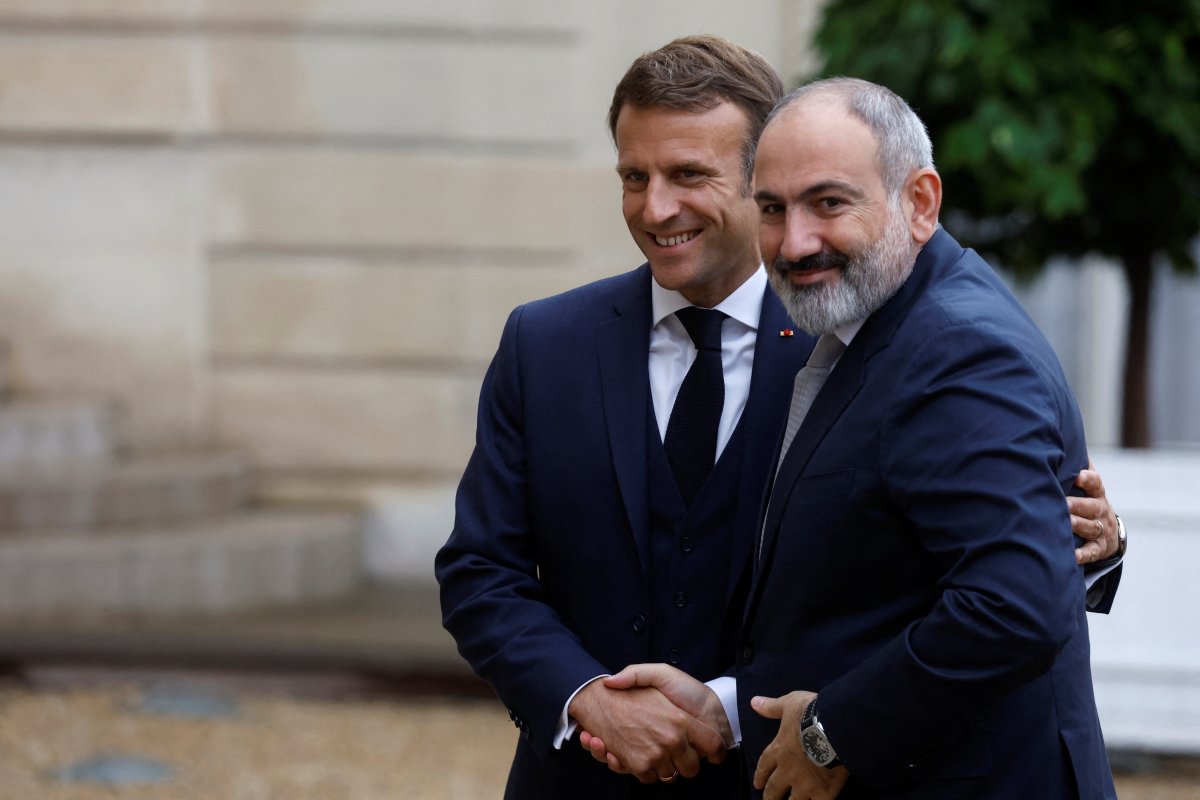 Fransa Cumhurbaşkanı Macron, Ermenistan Başbakanı Paşinyan la buluştu #2