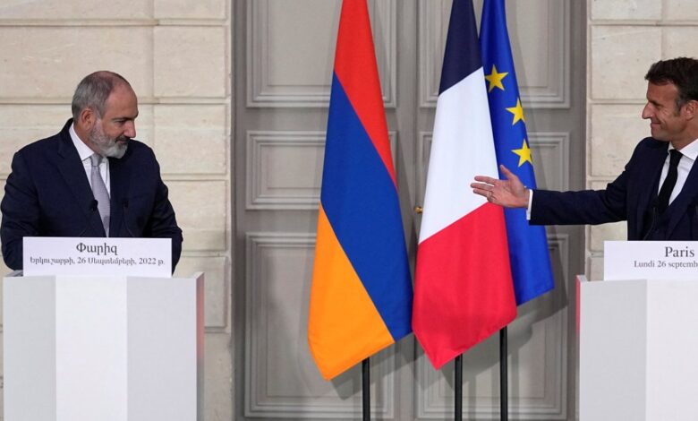 Fransa Cumhurbaşkanı Macron, Ermenistan Başbakanı Paşinyan'la buluştu