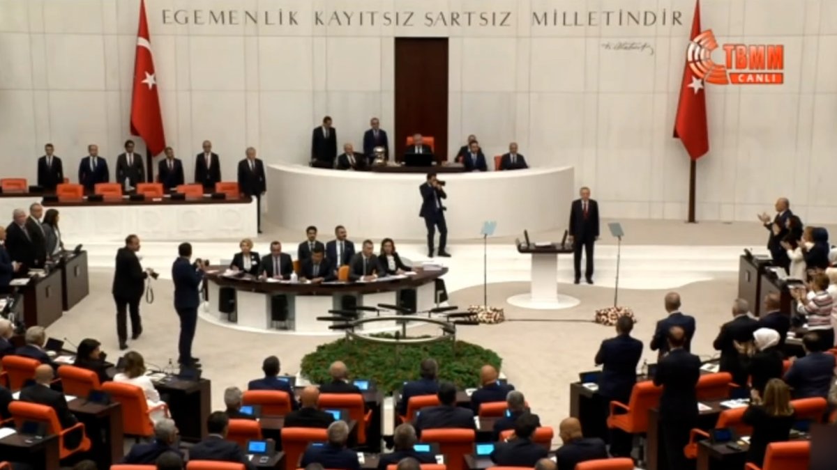 Cumhurbaşkanı Erdoğan Genel Kurul a girince CHP ayağa kalkmadı #1