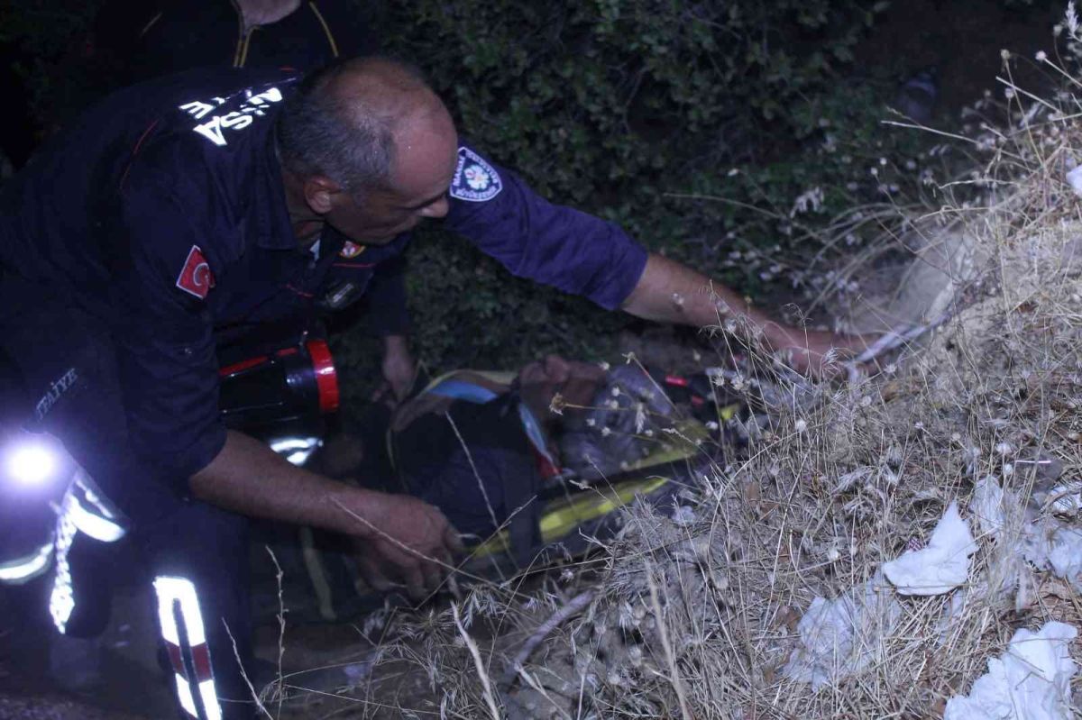 Manisa da alkollü şahıs 30 metrelik uçuruma düştü, ekipler seferber oldu #1