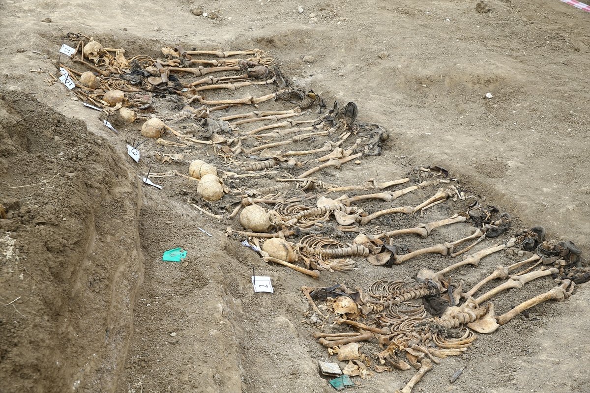 Ermenilerin katlettiği Azerbaycanlı askerlere ait toplu mezar bulundu #5