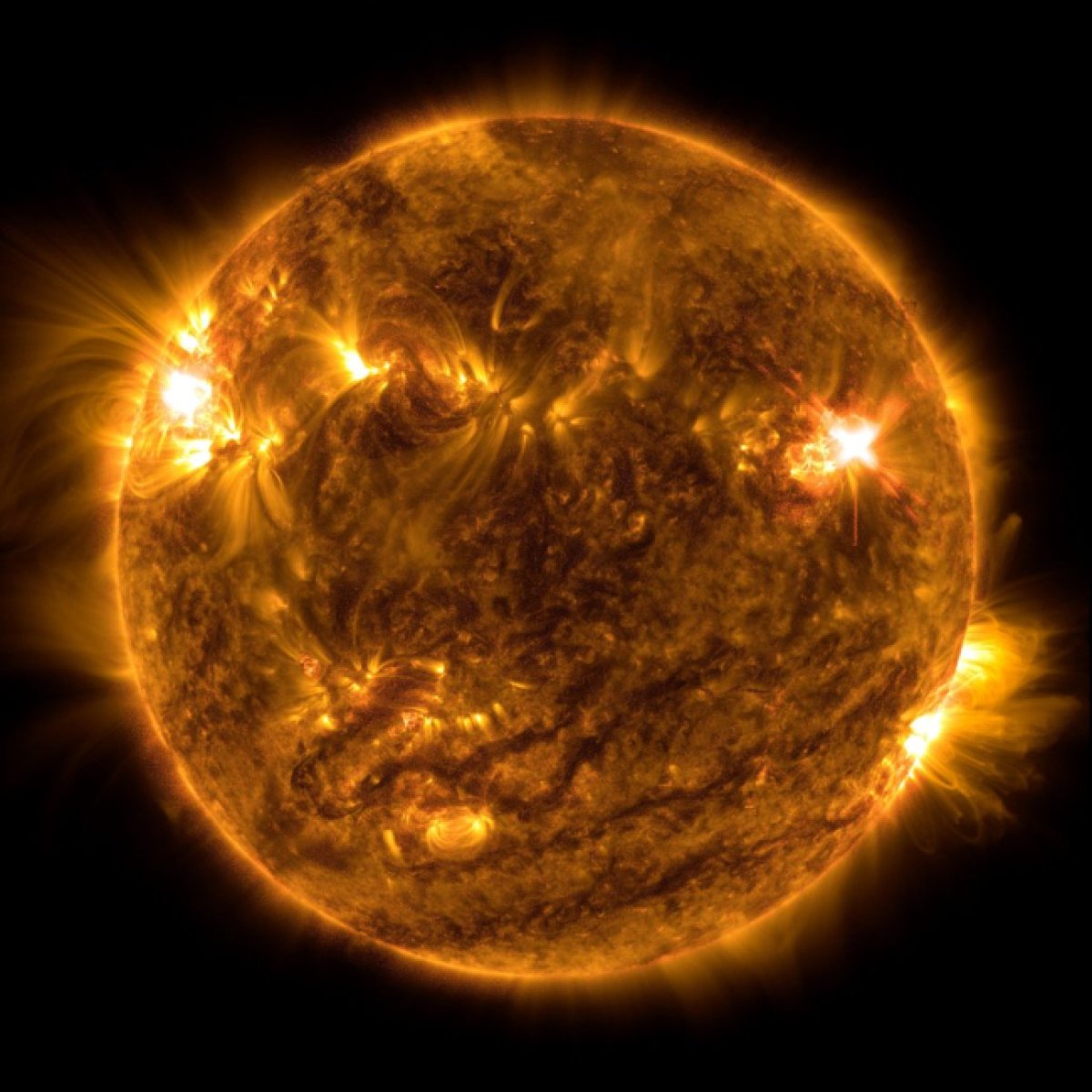 NASA, Güneş teki güçlü patlamayı görüntüledi #1