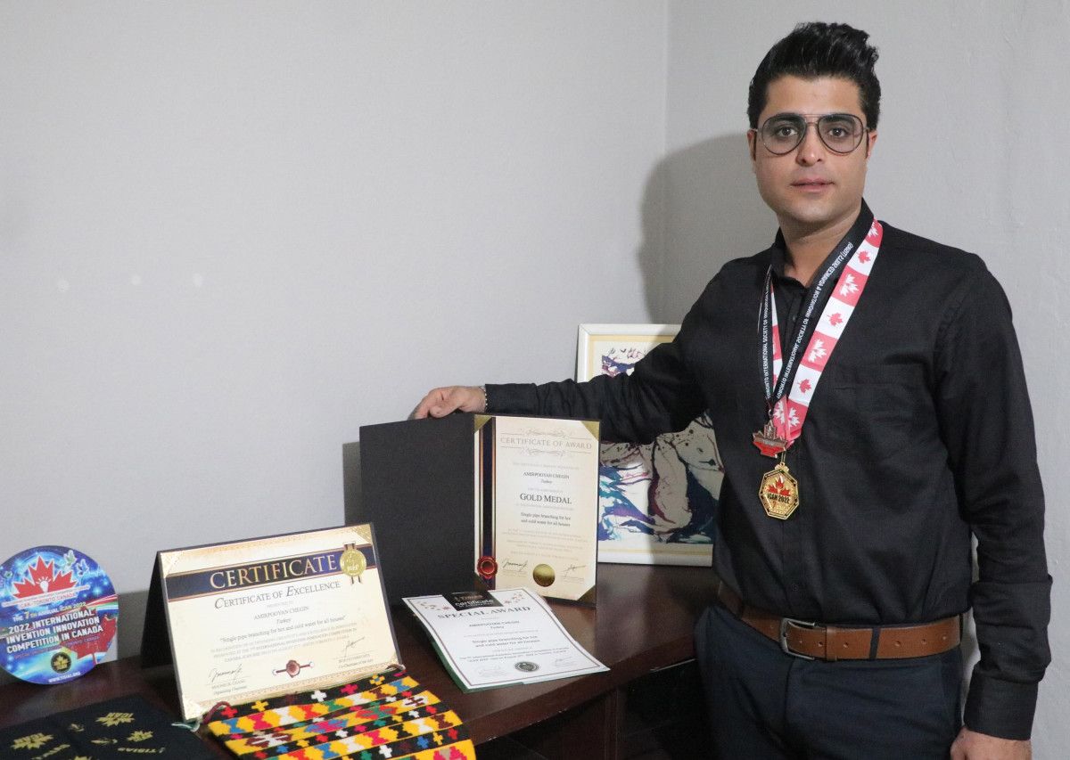 İranlı mülteci, buluş yarışmasında Türkiye adına altın madalya kazandı #4
