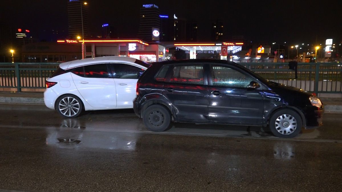 Bursa da yakıtı biten kadına yardım ederken otomobil çarptı #6
