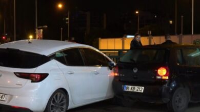 Bursa'da yakıtı biten kadına yardım ederken otomobil çarptı