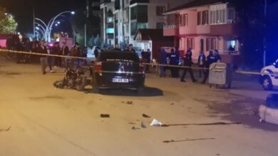 Tokat'ta otomobile çarpan motosiklet sürücüsü ve arkadaşı havada takla attı