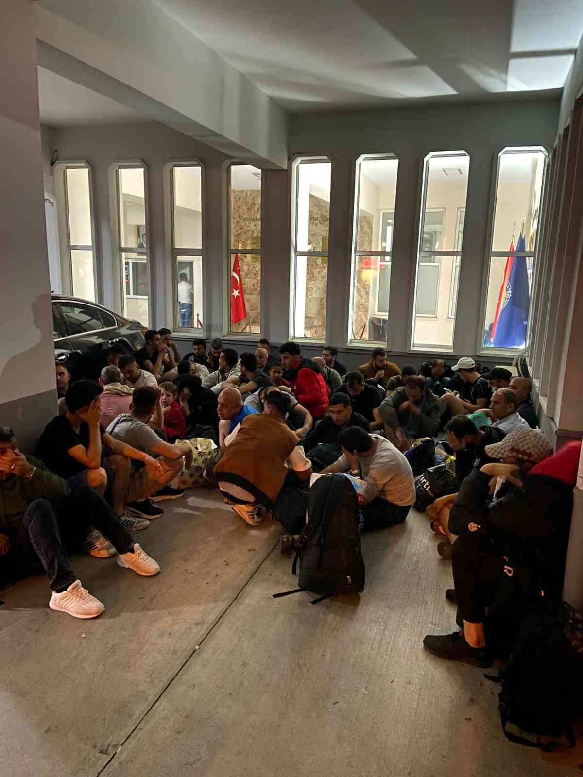 Marmaris’te bir otelde 66 düzensiz göçmen yakalandı #4