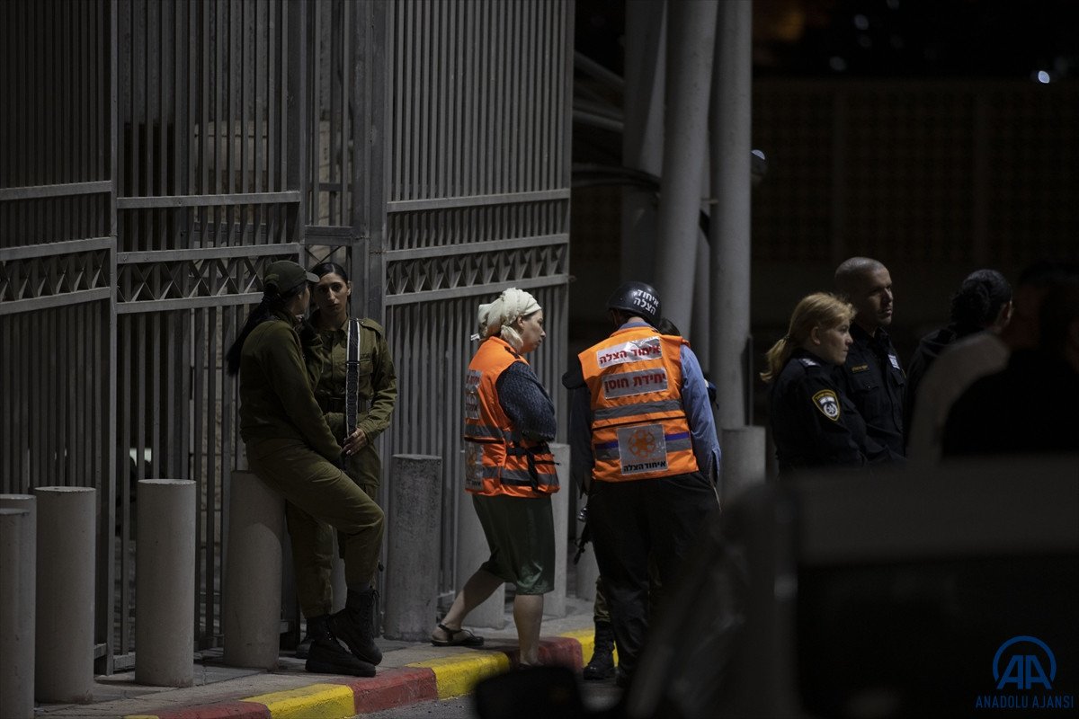 Doğu Kudüs te İsrail güçlerine yönelik silahlı saldırıda 3 kişi yaralandı #4