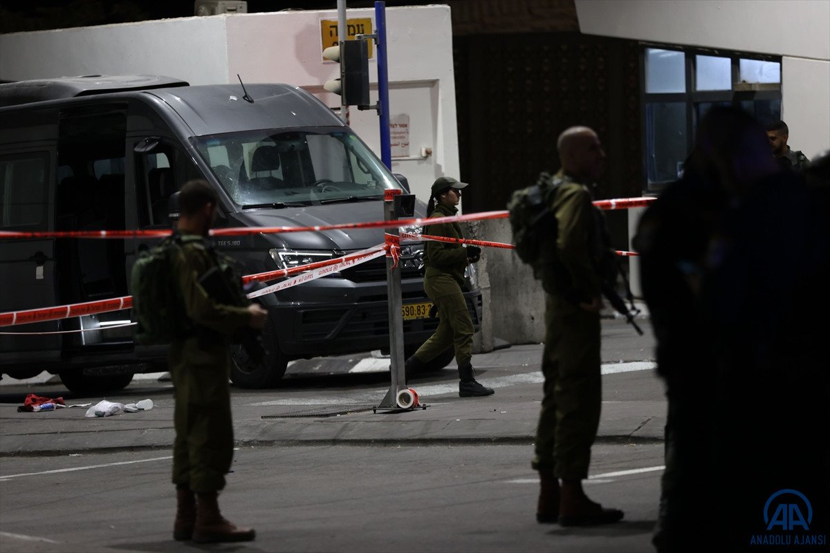 Doğu Kudüs te İsrail güçlerine yönelik silahlı saldırıda 3 kişi yaralandı #6