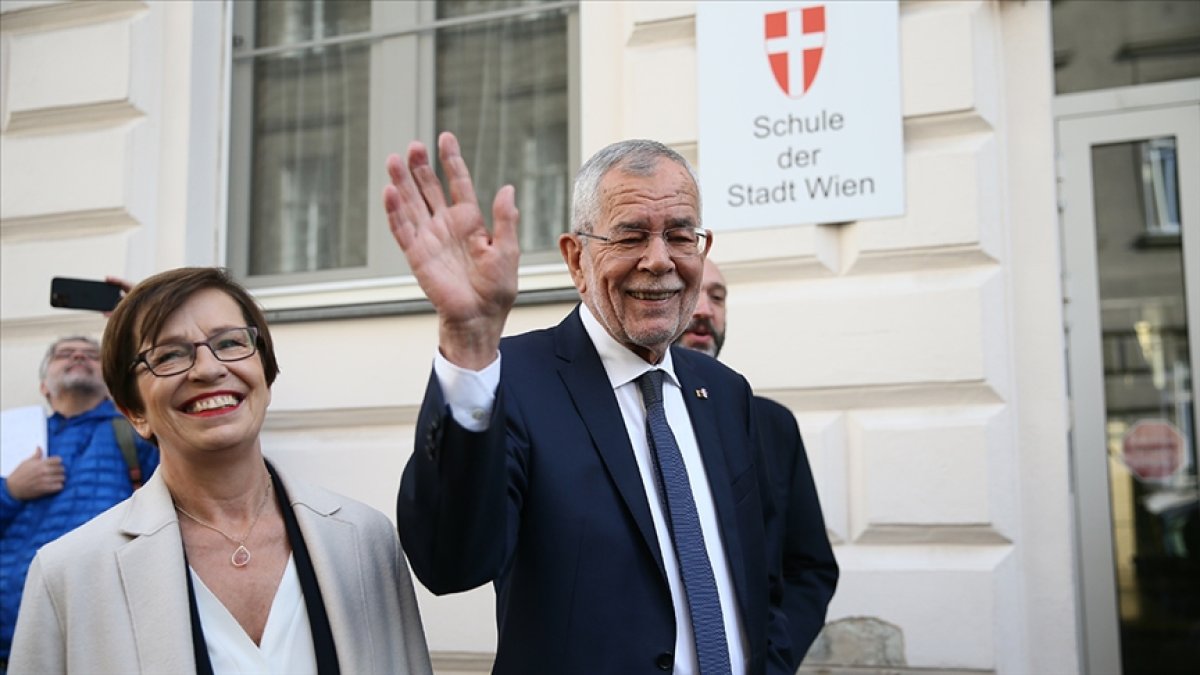Avusturya’da cumhurbaşkanlığı seçiminin galibi  Van der Bellen #1