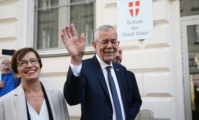 Avusturya’da cumhurbaşkanlığı seçiminin galibi  Van der Bellen