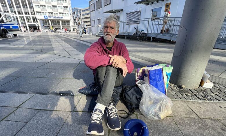 Almanya'da 10 yıldır sokaklarda kalan Peter Schmidt'in dramatik yaşam hikayesi