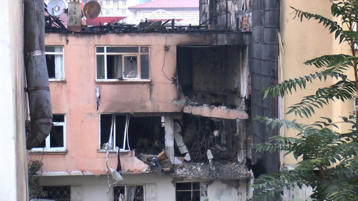 Kadıköy’de 3 katlı binadaki patlamanın şiddeti, sabah aydınlığında belirginleşti #1