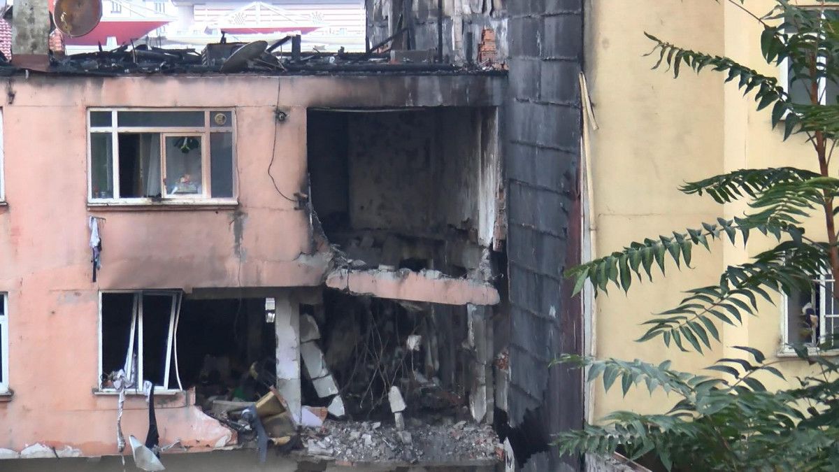 Kadıköy’de 3 katlı binadaki patlamanın şiddeti, sabah aydınlığında belirginleşti #4