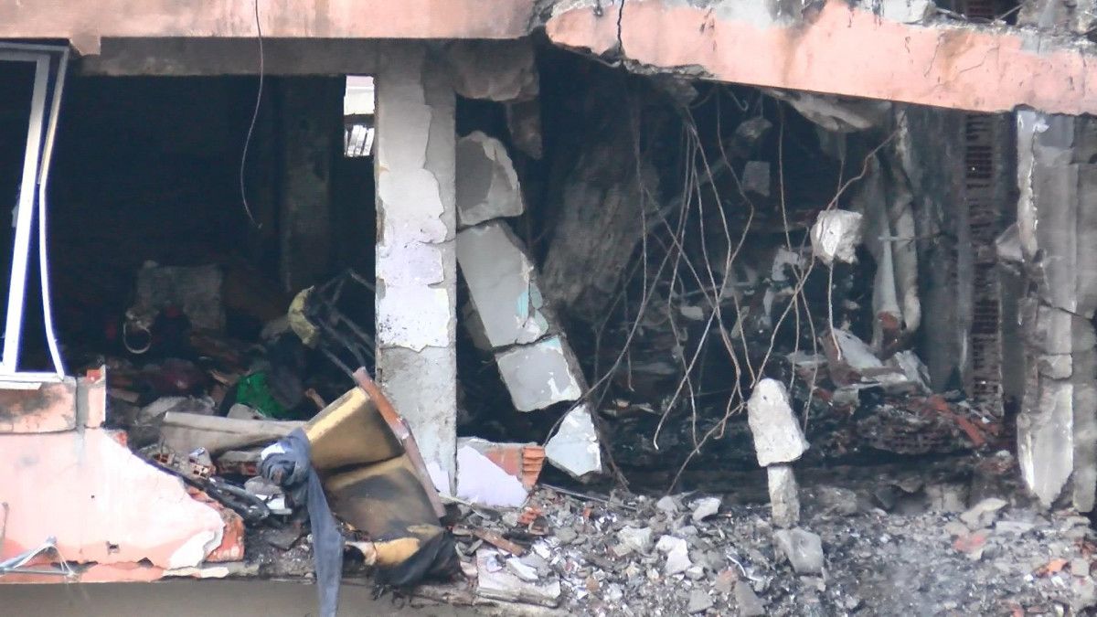 Kadıköy’de 3 katlı binadaki patlamanın şiddeti, sabah aydınlığında belirginleşti #3