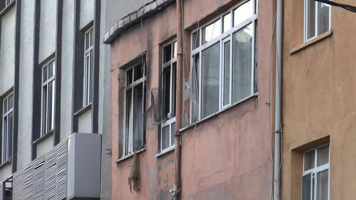 Kadıköy’de 3 katlı binadaki patlamanın şiddeti, sabah aydınlığında belirginleşti #6