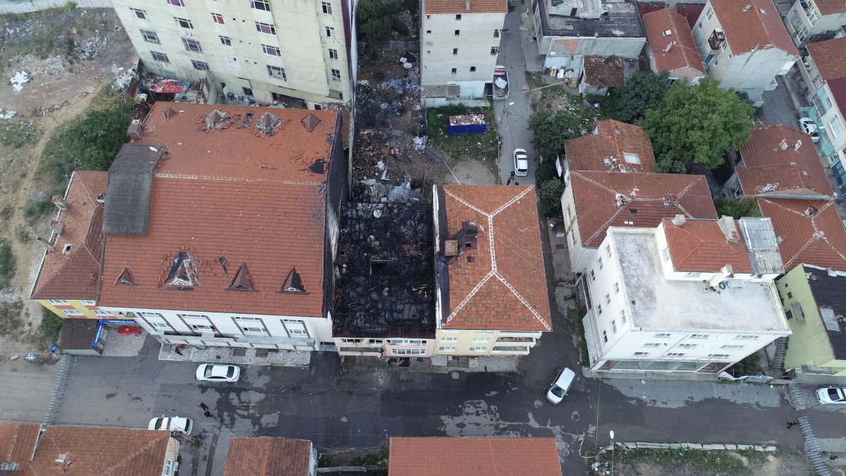Kadıköy’de 3 katlı binadaki patlamanın şiddeti, sabah aydınlığında belirginleşti #10