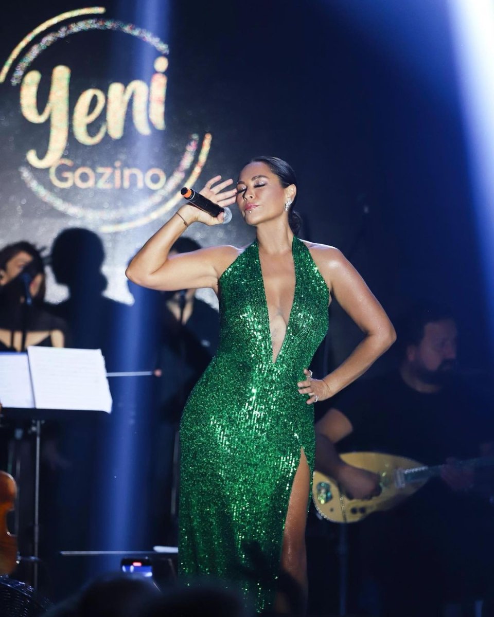Hülya Avşar, yeşil elbisesiyle şıklığını konuşturdu #2
