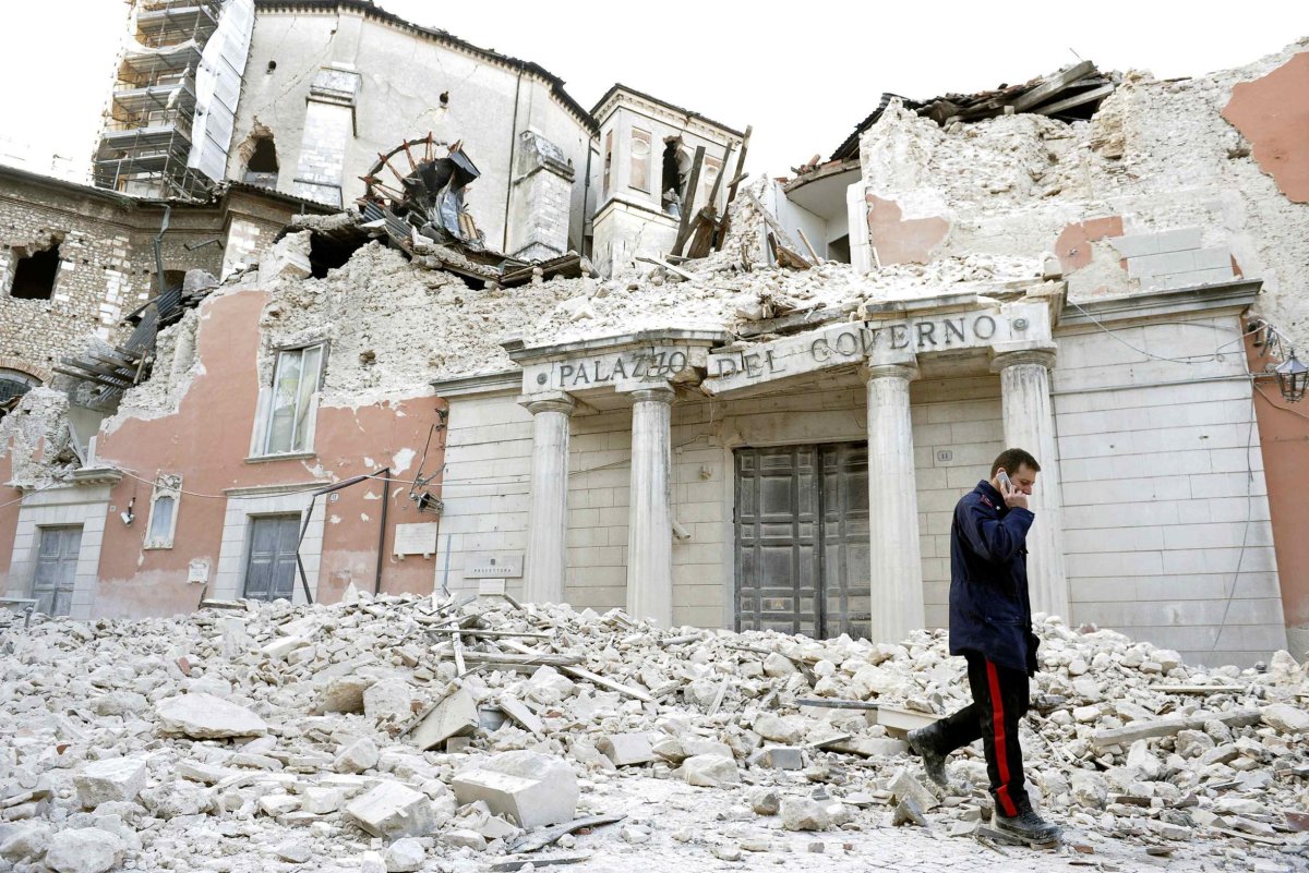 İtalya daki L Aquila depreminde evlerini terk etmeyip ölenler kusurlu bulundu #3